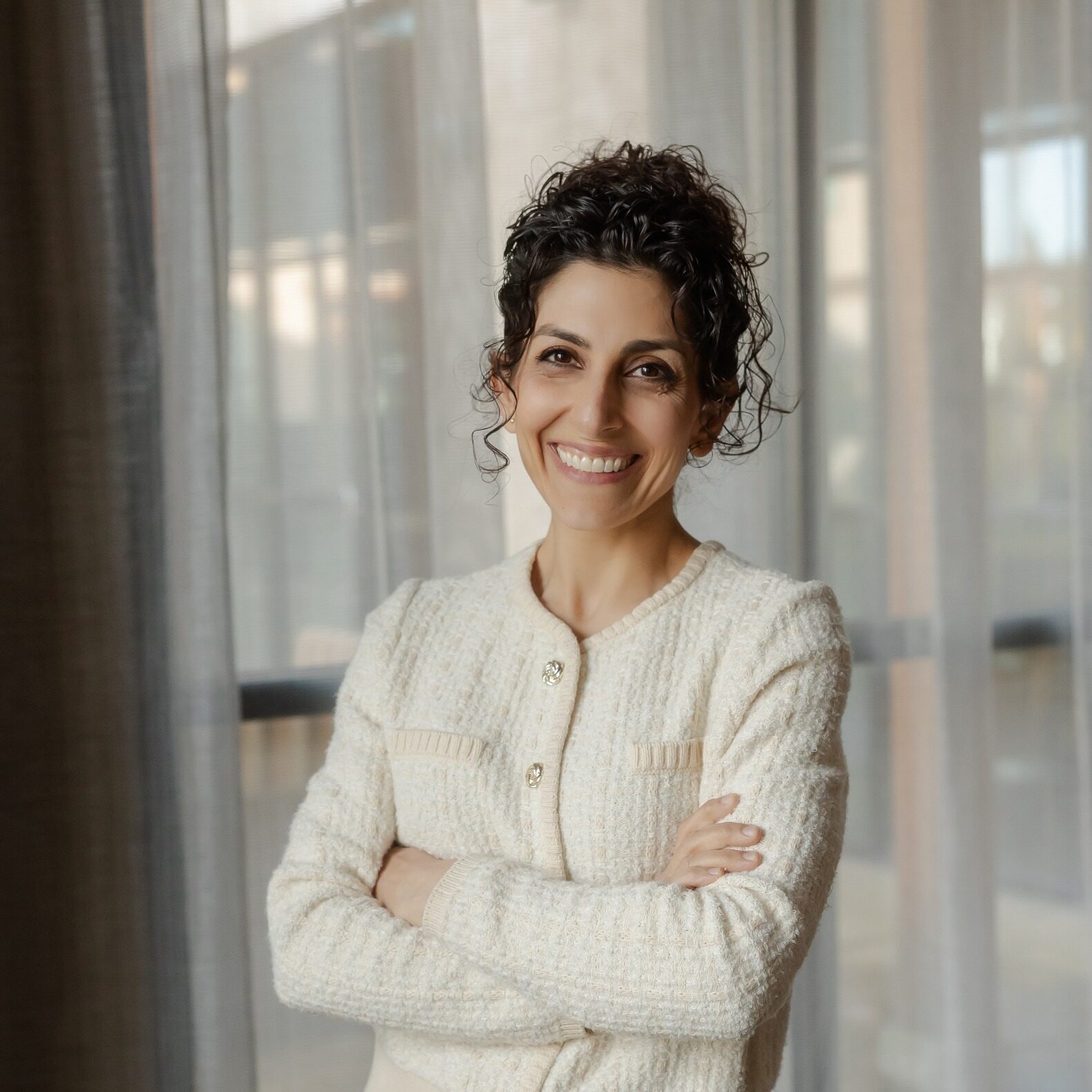 dr-farjo-sq Female orthodontist smiling with arms crossed at Walla Walla Orthodontics office
